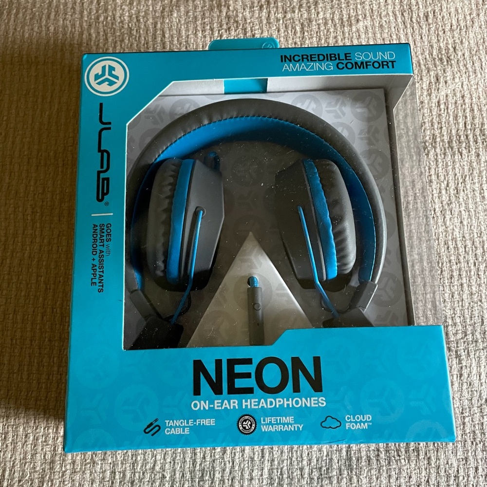 Neon on-ear-headphones by JLas